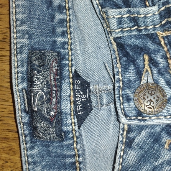 Medium Wash Silver Frances 18" Jeans 28/33 - Picture 4 of 7